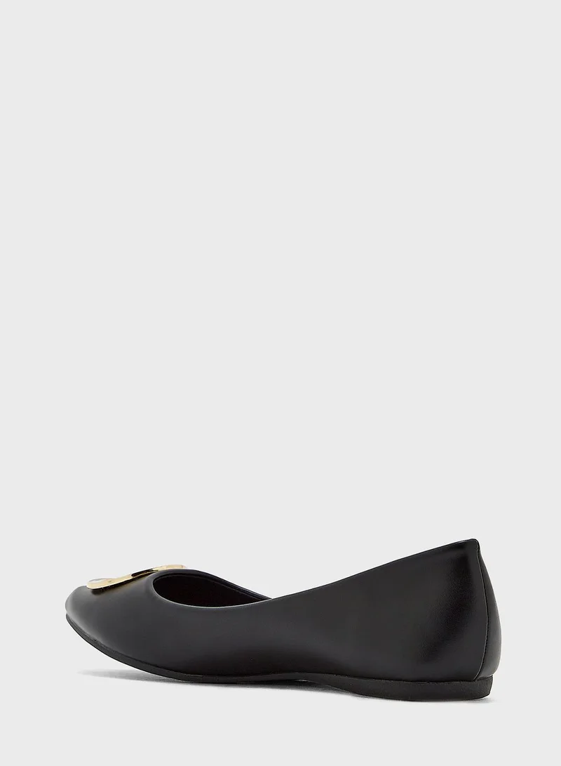 Vincci Pointed Toe Pumps