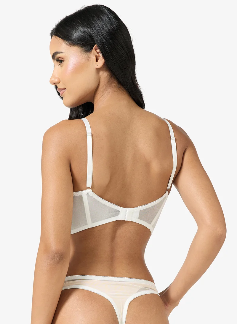 ايلا طقم حمالة صدر وسروال داخلي دانتيل