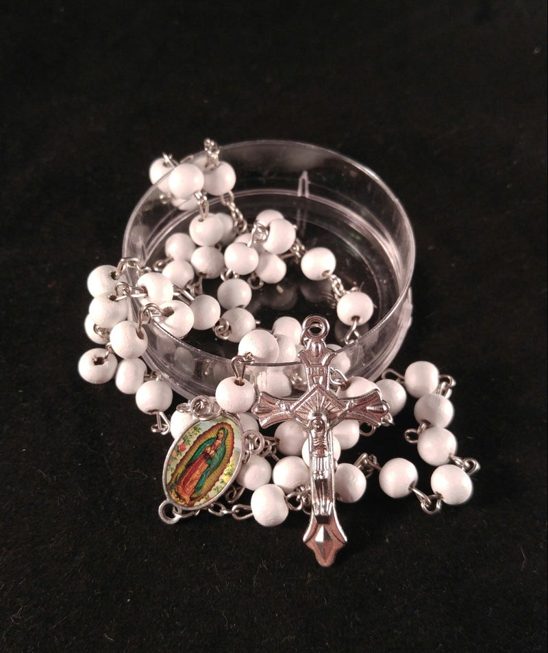 Party Supplies Virgen De Guadalupe  Rosarios Blancos De Madera Para Recuerdos De Bautizo/Primera Comunion 12 Piezas. Baptism/My First Communion Our Virgen Of Guada Lupe Rosaries 12 Party Pack. - Image 3