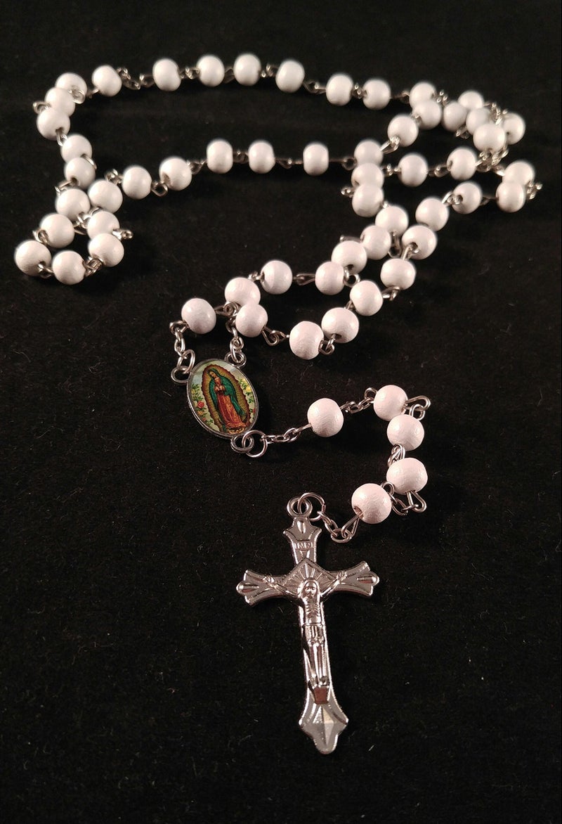 Party Supplies Virgen De Guadalupe  Rosarios Blancos De Madera Para Recuerdos De Bautizo/Primera Comunion 12 Piezas. Baptism/My First Communion Our Virgen Of Guada Lupe Rosaries 12 Party Pack. - Image 1