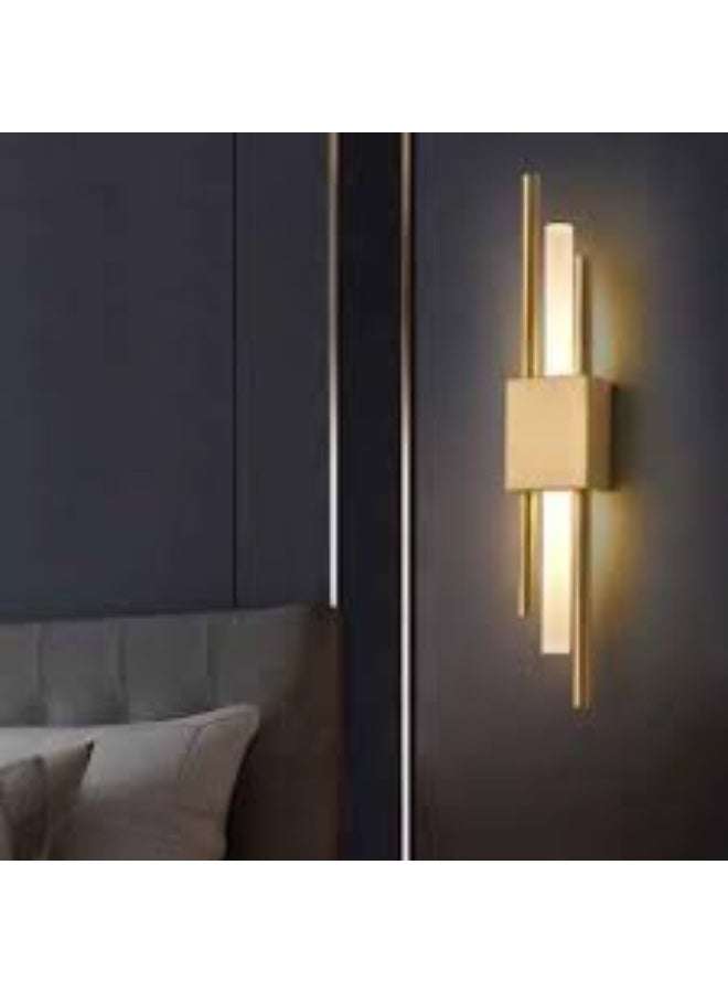 المفتاحة مصباح حائط LED عصري | مصباح حائط داخلي بتصميم أنبوبي عمودي | إضاءة لغرف النوم، والمعيشة، والممرات، والحمامات | ديكور حائط عصري باللونين الأسود والذهبي - Image 3