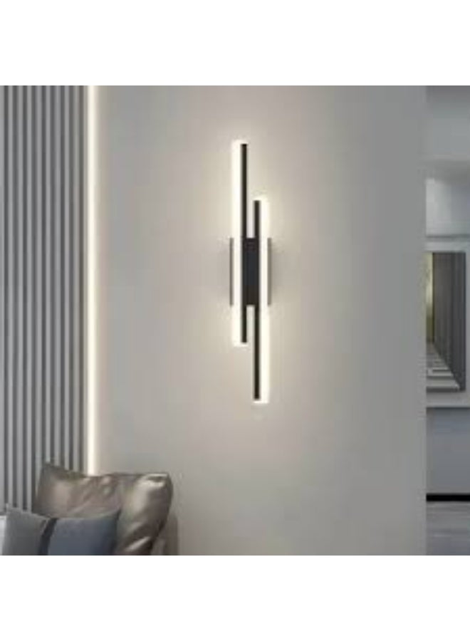 المفتاحة مصباح حائط LED عصري | مصباح حائط داخلي بتصميم أنبوبي عمودي | إضاءة لغرف النوم، والمعيشة، والممرات، والحمامات | ديكور حائط عصري باللونين الأسود والذهبي - Image 4