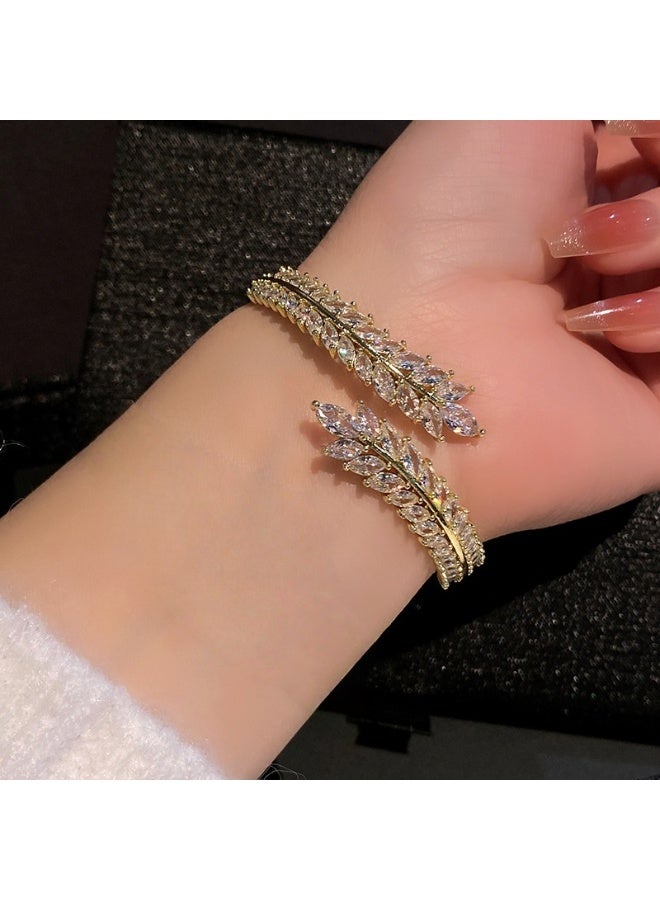 bracelet Luxurious Diamond-Set Wheat Bridal Bracelet in （Gold） - Image 1
