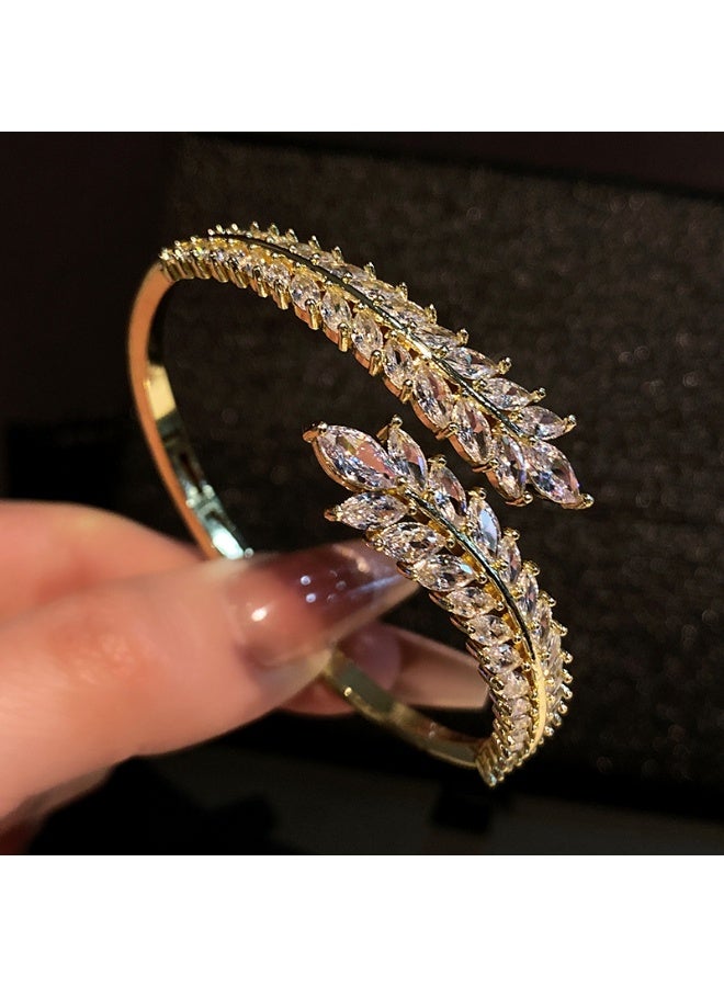 bracelet Luxurious Diamond-Set Wheat Bridal Bracelet in （Gold） - Image 3