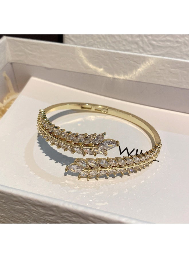 bracelet Luxurious Diamond-Set Wheat Bridal Bracelet in （Gold） - Image 2