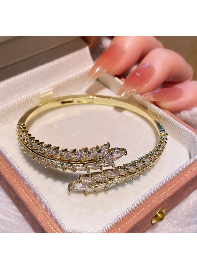 bracelet Luxurious Diamond-Set Wheat Bridal Bracelet in （Gold） - Image 4