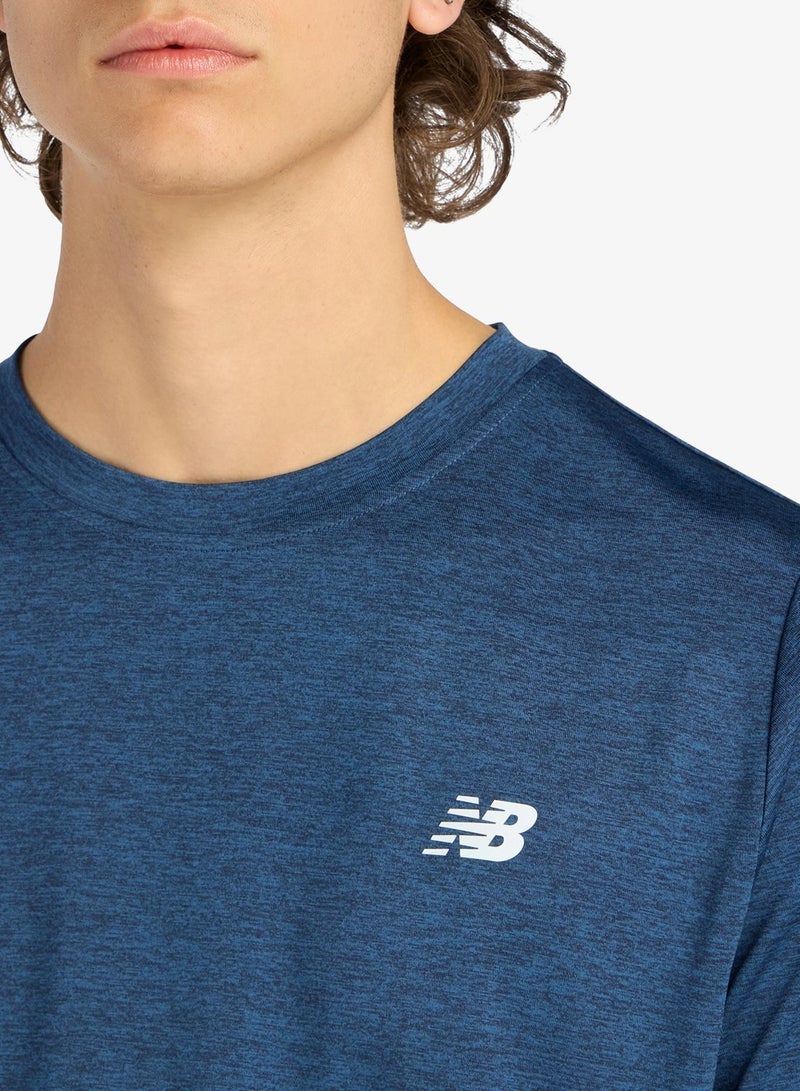نيو بالانس تيشيرت أساسي بطبعة شعار العلامة التجارية - Image 4