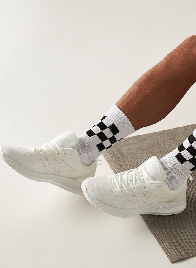 داش شوز رياضي رجالي برباط بنقوش بارزة - Image 1