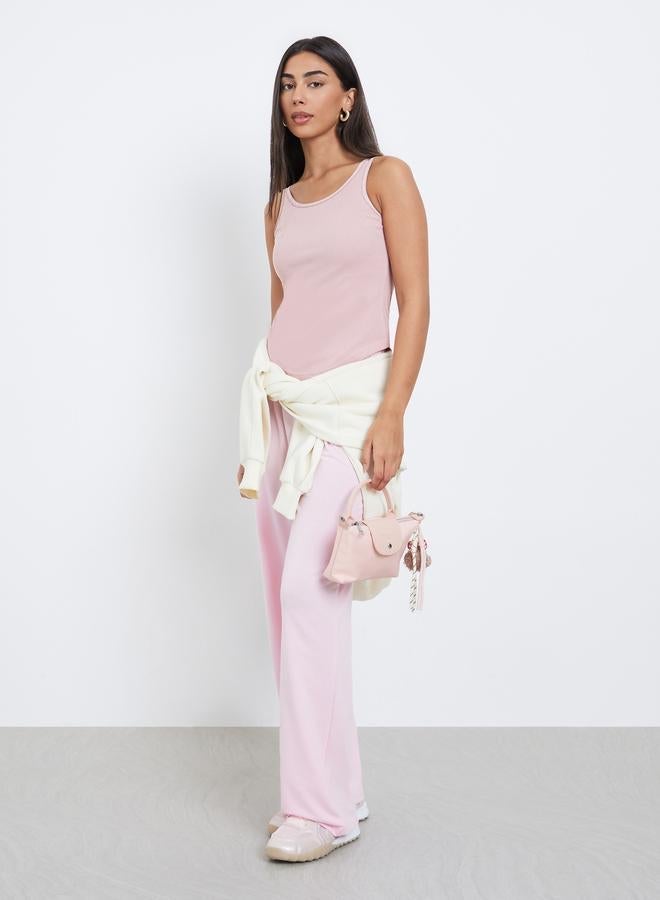 ستايلي بلوزة بلا أكمام بتفاصيل مضلعة - Image 3