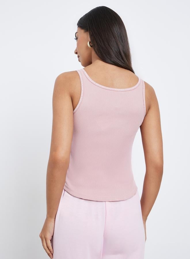 ستايلي بلوزة بلا أكمام بتفاصيل مضلعة - Image 5