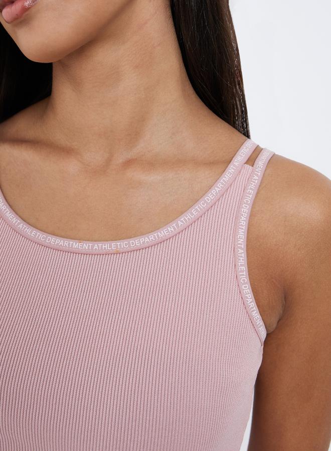 ستايلي بلوزة بلا أكمام بتفاصيل مضلعة - Image 4