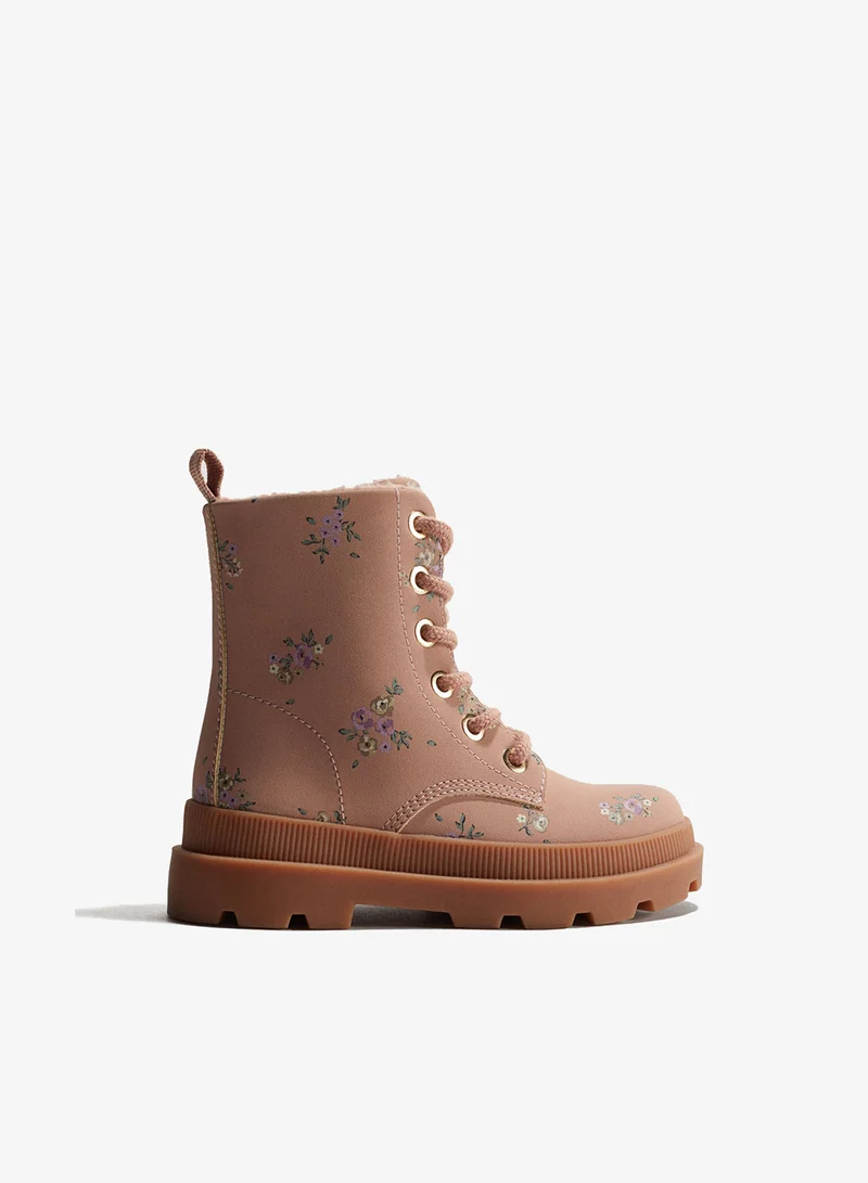 اتش اند ام بووت بأربطة للإغلاق