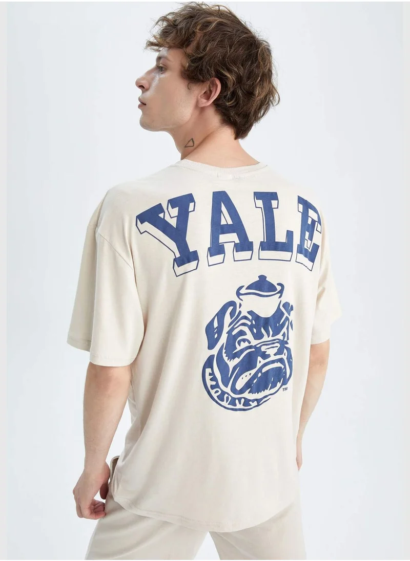 ديفاكتو Boxy Fit Yale Licensed T-Shirt