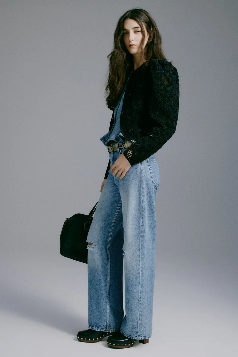 اتش اند ام جينز بخصر عالي وقصّة واسعة