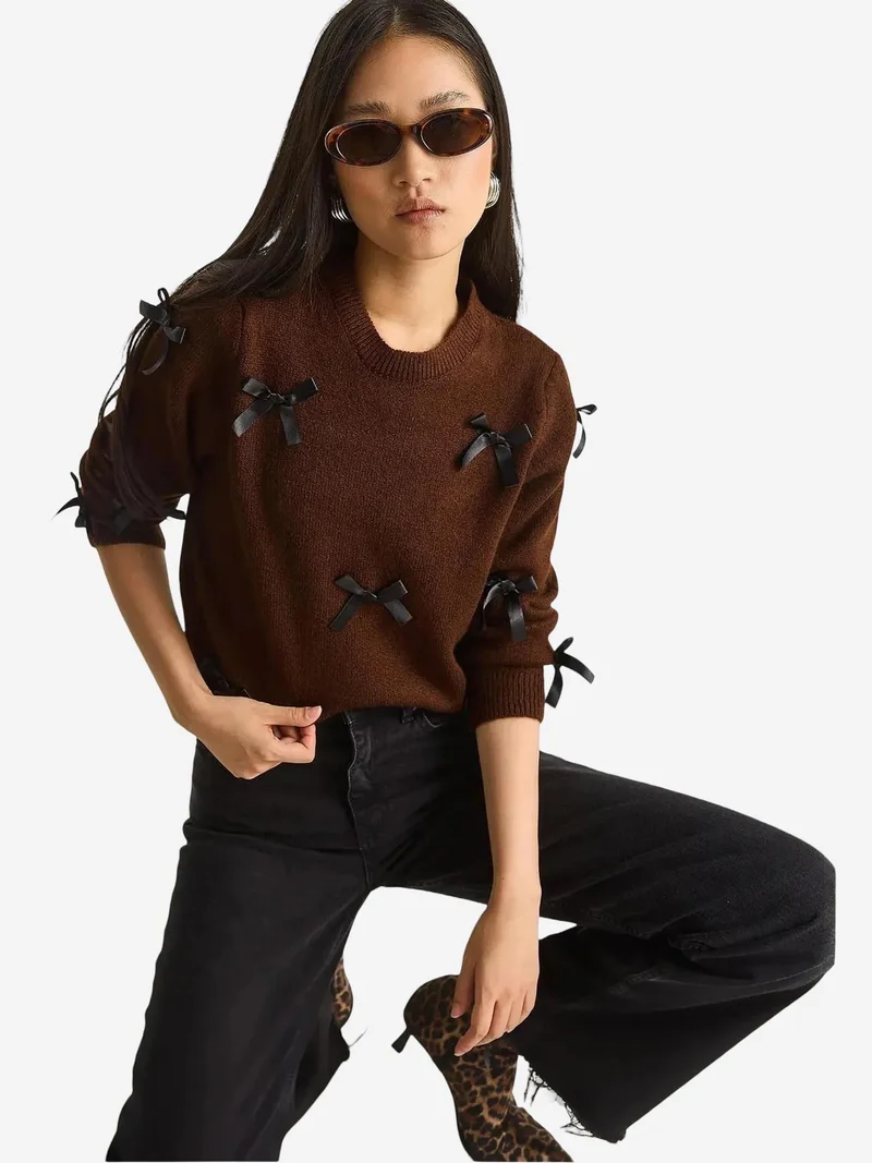 بيانكو لوتشي كنزة بياقة مستديرة بتفاصيل فيونكة من لوتشي