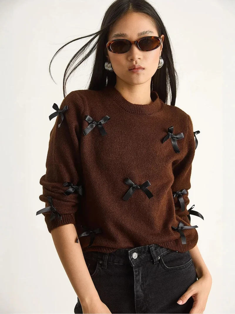 بيانكو لوتشي كنزة بياقة مستديرة بتفاصيل فيونكة من لوتشي