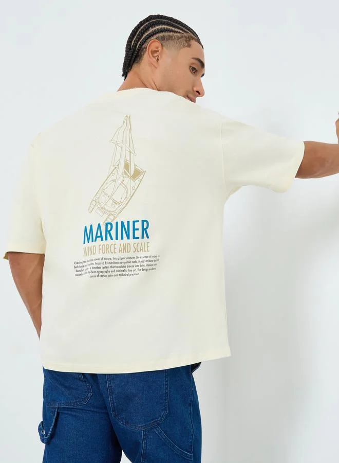 ستايلي تيشيرت مطبوع بطبعة جرافيك بقصة واسعة