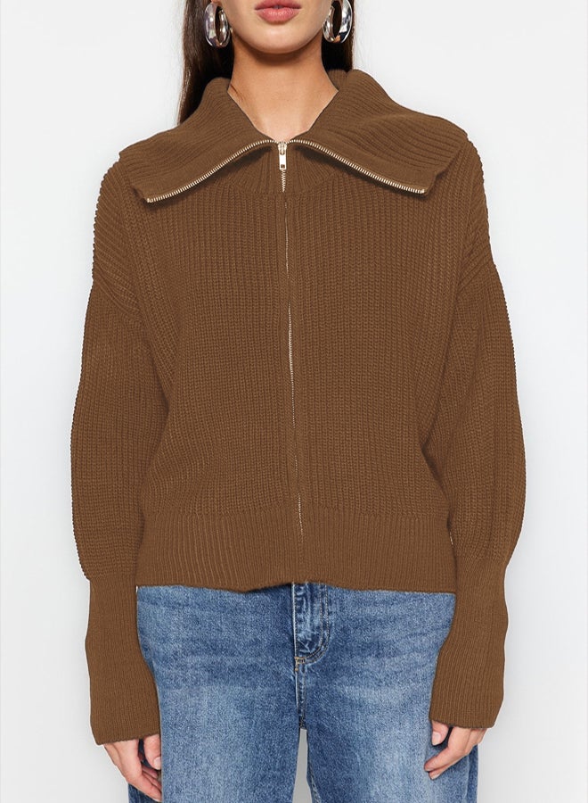 trendyol كارديجان محبوك بسحاب بياقة قابلة للطي بنمط واسع بني فاتح - Image 4