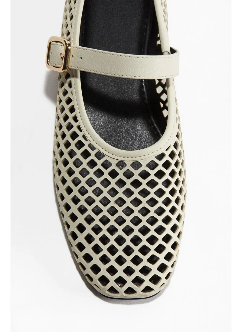 اتش اند ام Perforated Mary Jane ballet pumps