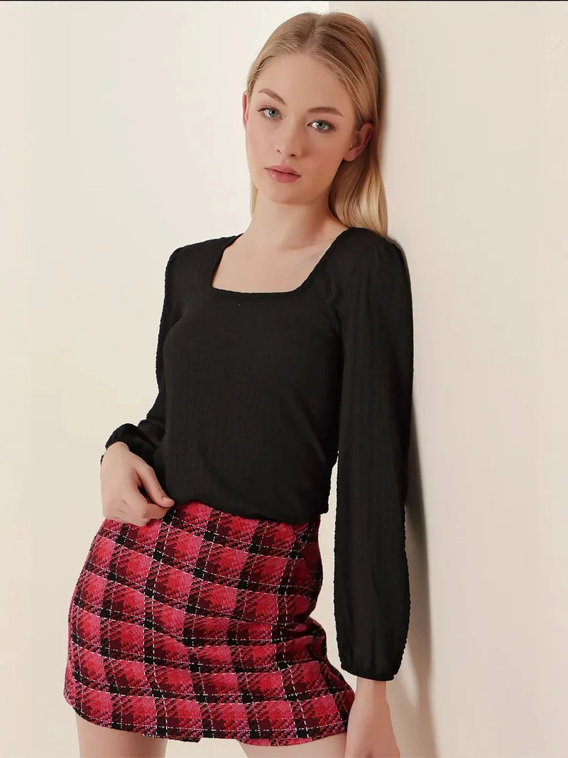 بيغ دارت بلوزة بأكمام طويلة وياقة مربعة مزخرفة