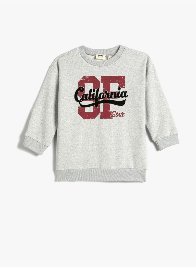 كوتون Varsity Sweat Brushed Interior Long Sleeve Crew Neck Printed