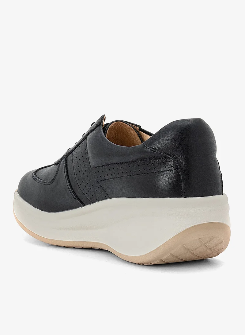 Lorianne Yennefer - Low Top Sneakers