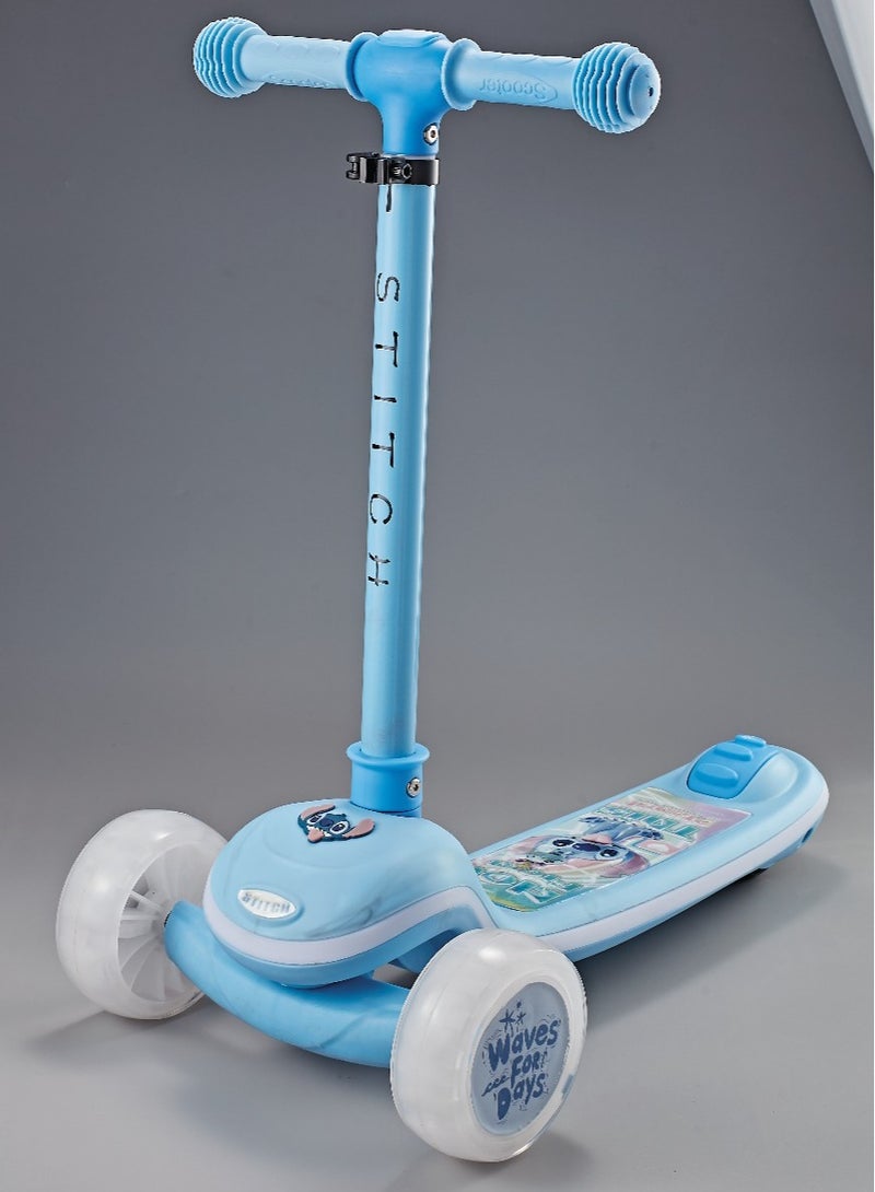 STITCH سكوتر مغامرة ثلاثي العجلات مع إضاءة ستش | سكوتر LED من ديزني ستش – متعة ثلاثية العجلات مع توهج | اركب بسطوع، اركب بمتعة، متعة لا تنتهي! | للأطفال من عمر 3 سنوات وما فوق - Image 2