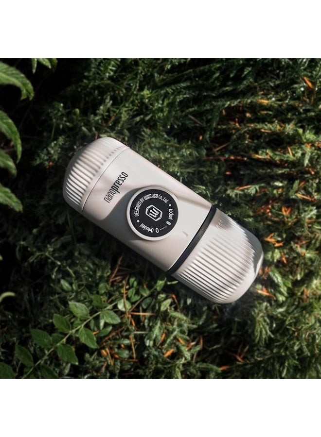 واكاكو ماكينة صنع الاسبريسو المحمولة نانوبريسو من واكاكو مع حافظة واقية، نسخة مطورة من مينيبريسو، ماكينة قهوة صغيرة للسفر، مثالية للتخييم والسفر والمكتب (عناصر جديدة باللون الأبيض البارد) - Image 3