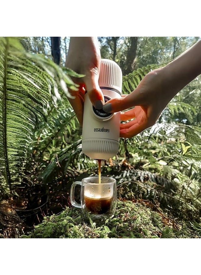 واكاكو ماكينة صنع الاسبريسو المحمولة نانوبريسو من واكاكو مع حافظة واقية، نسخة مطورة من مينيبريسو، ماكينة قهوة صغيرة للسفر، مثالية للتخييم والسفر والمكتب (عناصر جديدة باللون الأبيض البارد) - Image 2