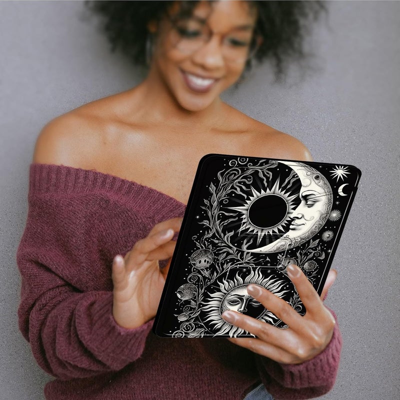 غلاف Amazon Kindle Scribe مقاس 10.2 بوصة - حامل قابل للدوران 360 درجة، غلاف واقي ذكي - تصميم Soon Moon Stars Black - Image 3