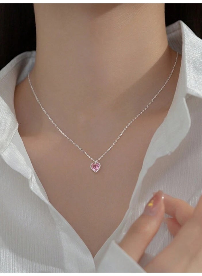 925 ستيرلنغ سيلفر تشارمز سلسال بقلادة فاخرة ناعمة مصنوعة من الفضة الإسترلينية عيار 925 بجودة عالية ودقة شديدة على شكل قلب صغير ثلاثي الأبعاد مرصّع بحجر زيركون وردي لامع ومقطوع بشكل دقيق ليعكس الضوء ويضفي بريقًا ناعمًا ومميزًا للأميرة التي تستحقها - Image 1