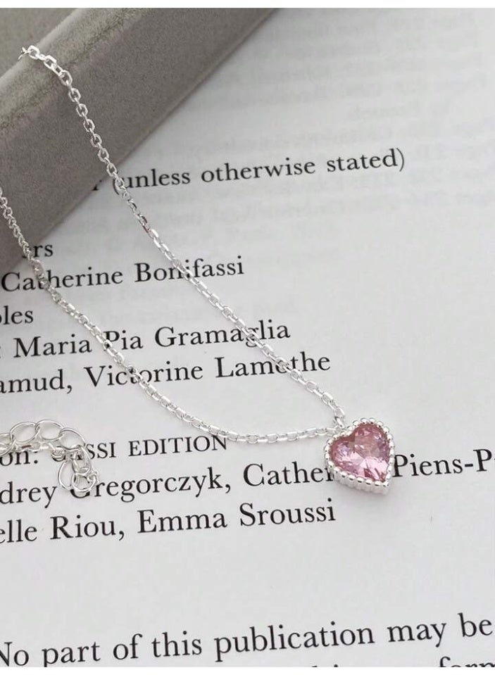 925 ستيرلنغ سيلفر تشارمز سلسال بقلادة فاخرة ناعمة مصنوعة من الفضة الإسترلينية عيار 925 بجودة عالية ودقة شديدة على شكل قلب صغير ثلاثي الأبعاد مرصّع بحجر زيركون وردي لامع ومقطوع بشكل دقيق ليعكس الضوء ويضفي بريقًا ناعمًا ومميزًا للأميرة التي تستحقها - Image 5