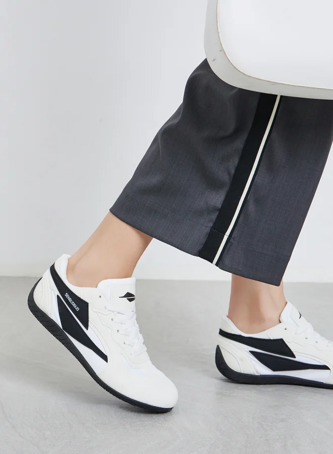 ستايلي حذاء سنيكرز برباط غلق