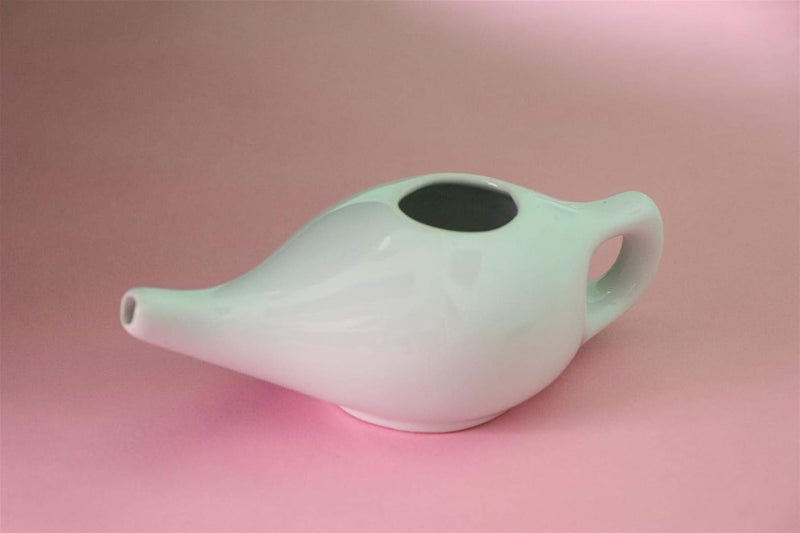 WHOLELIFEOBJECTS وعاء نيتى من البورسلين والبلاستيك مقاوم للتسرب سعة 230 مل سيراميك و 150 مل بلاستيك مع قبضة مريحة مع 10 أكياس ملح نيتى علاج طبيعي للاحتقان الأنفي أبيض - Image 4