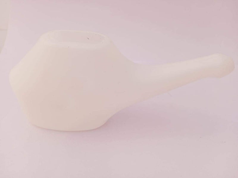 WHOLELIFEOBJECTS وعاء نيتى من البورسلين والبلاستيك مقاوم للتسرب سعة 230 مل سيراميك و 150 مل بلاستيك مع قبضة مريحة مع 10 أكياس ملح نيتى علاج طبيعي للاحتقان الأنفي أبيض - Image 2