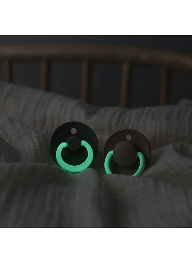 BIBS Pack of 2 Colour Glow Soother Glow In The Dark Bpa Free Dummy Pacifier, Round . Natural Rubber Latex, Size 2 6 18 Months , Iron Night/Baby Blue Night, 6 - 18 Months