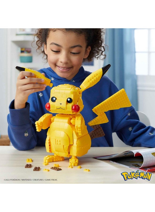 Mega Brands مجموعة ألعاب بناء بوكيمون ميغا عملاقة بيكاتشو مع 806 قطعة، قابلة للتحريك والتشكيل، بطول 12 بوصة، للأطفال - Image 3