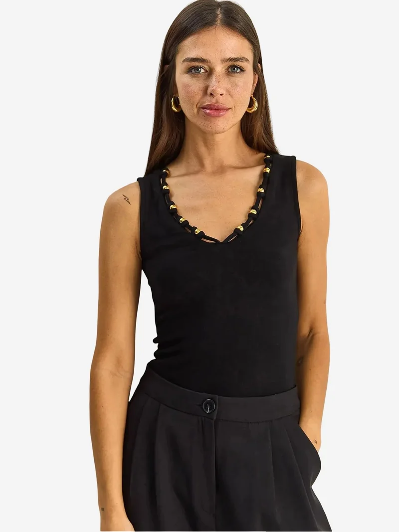 بيانكو لوتشي LUCCI Sleeveless V-Neck Blouse with Accessory Detail