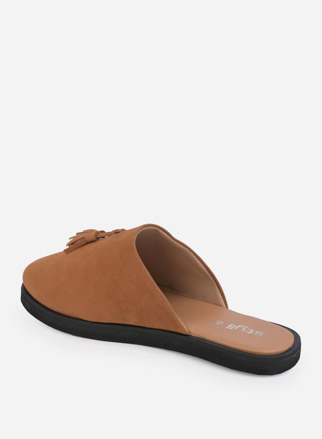 ستايلي قباقيب من جلد الغزال مع تفاصيل شرابة - Image 4