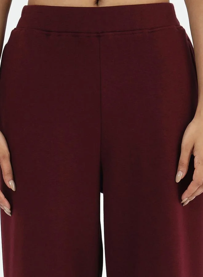 فيميلا بنطال رياضي فليس بقصة أرجل مستقيمة