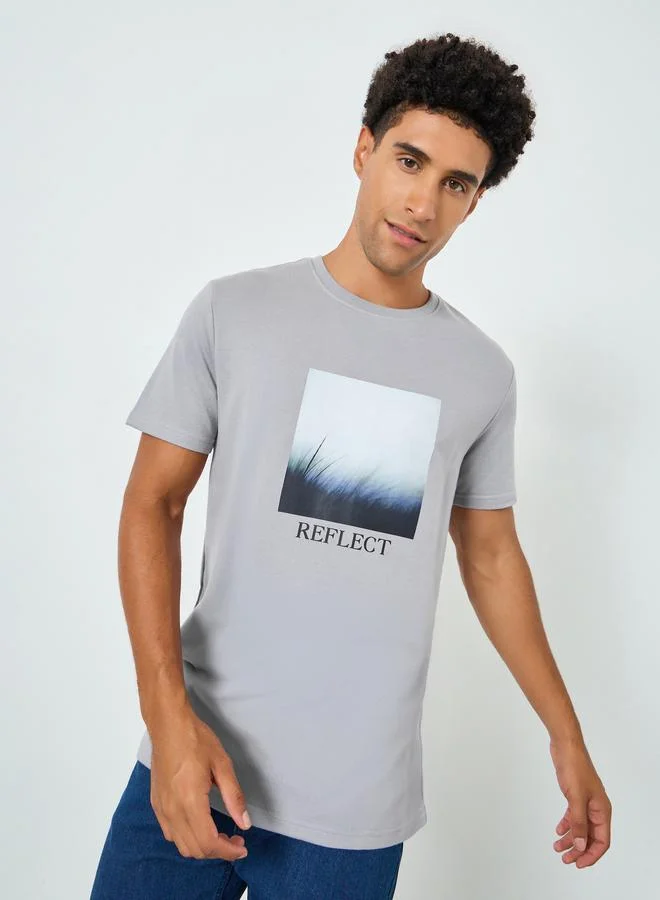 ستايلي تيشيرت بقصة عادية وطبعة جرافيك للرجال