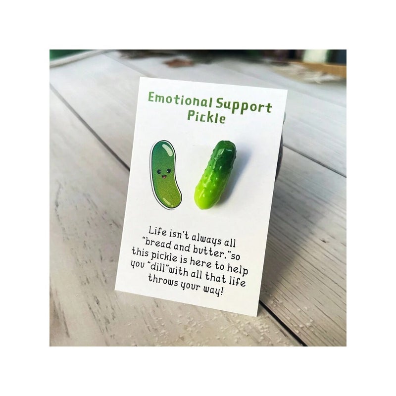 1pc Fun Pocket Hug Resin Cartoon Pickle Card - Emotional Suppor T, Warm Hug Encouragement For Family And Friends, Birthday Holiday Gift With Uplifting Message - Unique, Quirky, And Heartwarming Way To Show You Care - Image 1