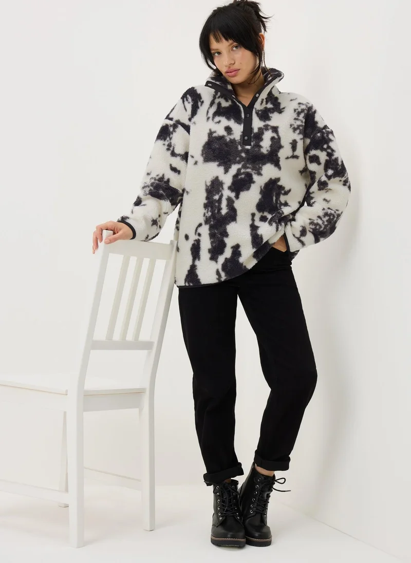 ماتلان صوف بورغ بنصف أزرار بنقوش سوداء