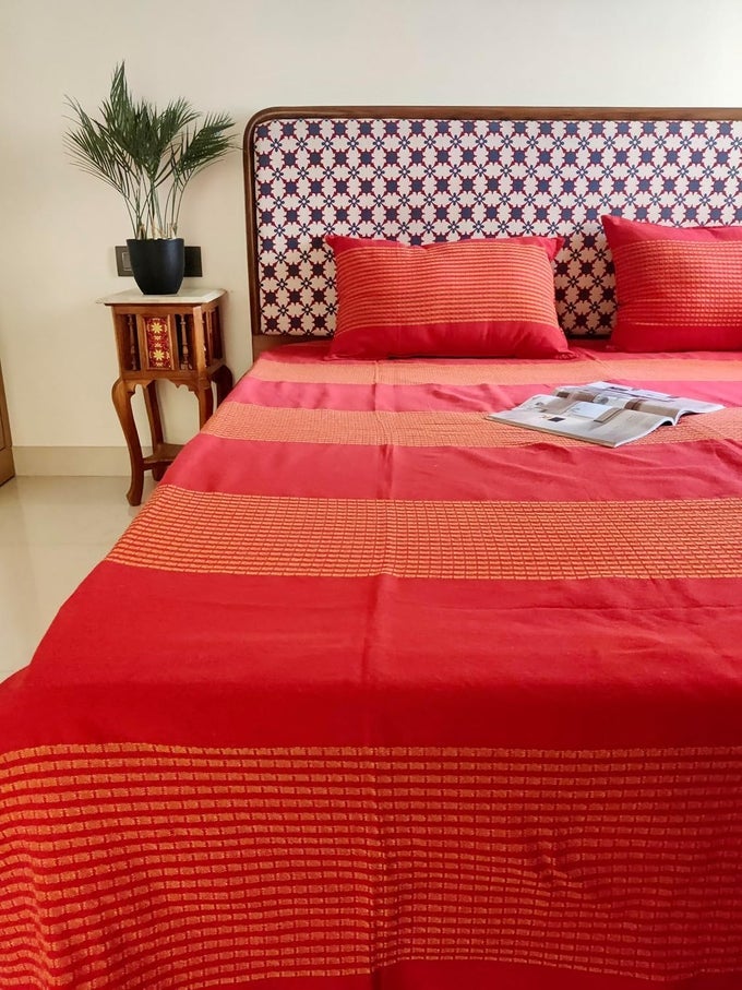 HANDLOOM COTTON 220 TC STRIPED BEDSHEET FOR DOUBLE BED ORGANIC WOVEN BEDSHEET WITH 2 PILLOW COVERS RED 90 X 100 INCH