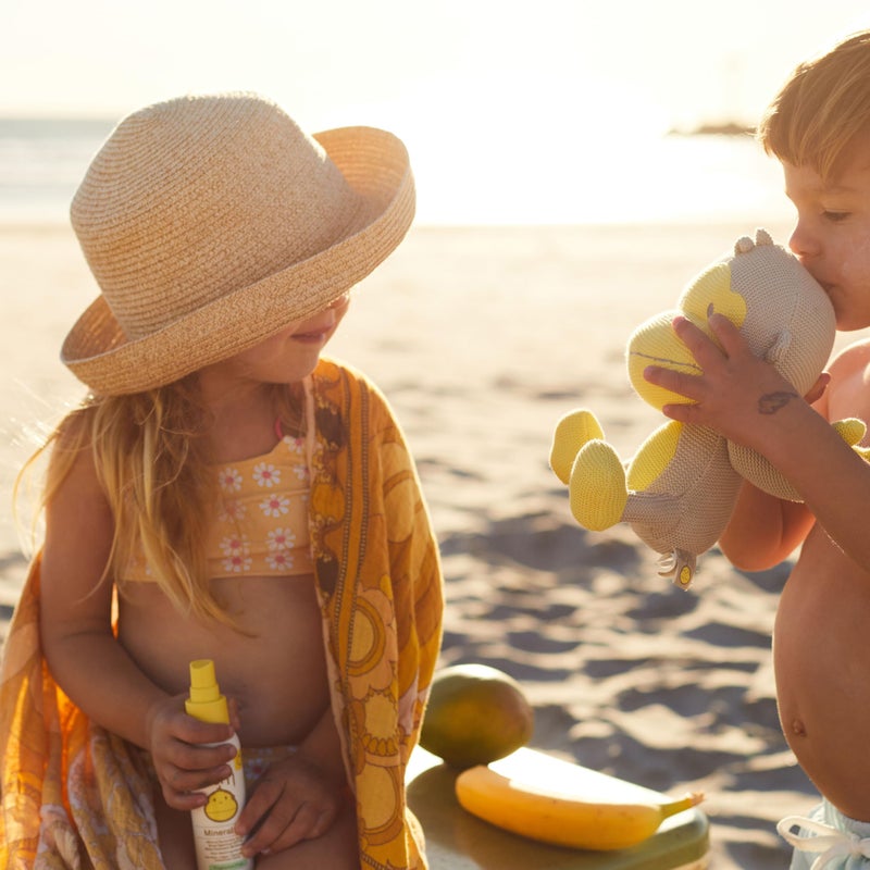 Sun Bum سبراي واقي شمس للأطفال من صن بوم SPF 50 | حماية معدنية من UVA/UVB للوجه والجسم للبشرة الحساسة | خالي من العطور | حجم السفر | 3 أونصة سائلة - Image 4