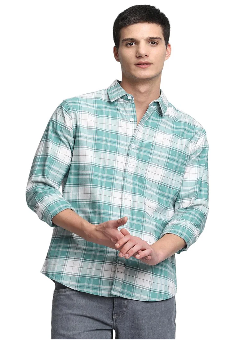 Dennis Lingo Upgrade your wardrobe with this premium Green Relaxed Fit Shirts Checks design crafted from 100% Cotton featuring Long Sleeves with Button closure.