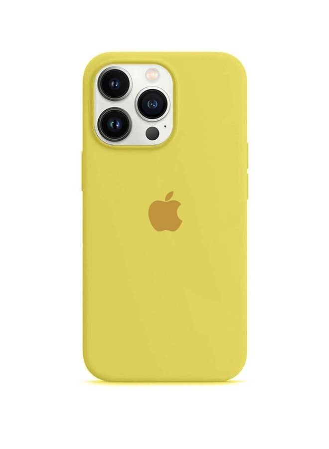 غطاء سيليكون لجهاز iPhone 13 Pro Max 6.7 بوصة أصفر - Image 1