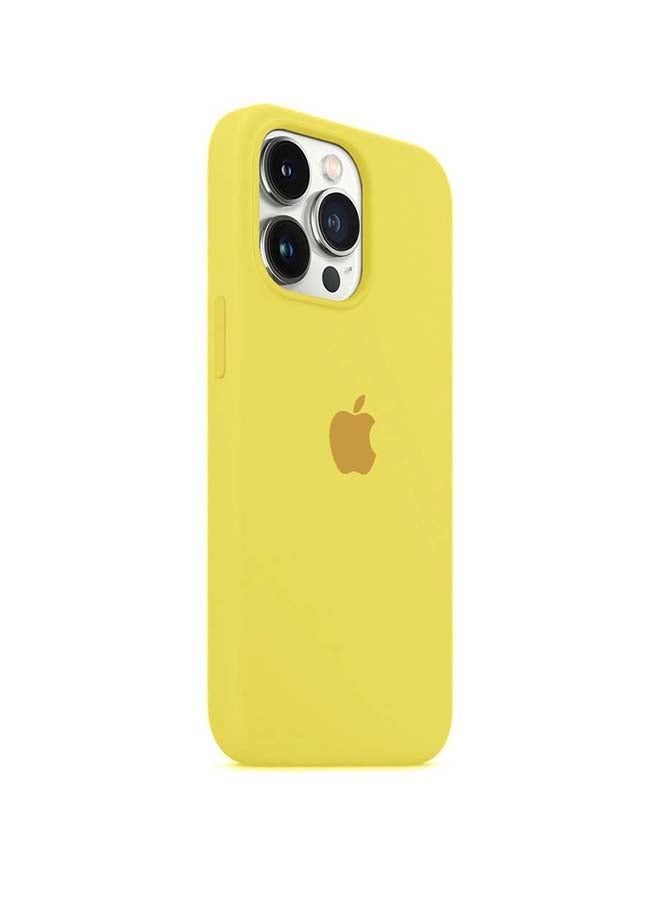 غطاء سيليكون لجهاز iPhone 13 Pro Max 6.7 بوصة أصفر - Image 3