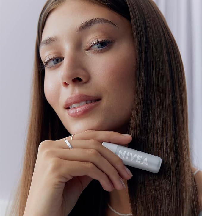 Nivea بلسم الشفاه نيفيا هايلورون موستشر بلس 52 جرام بلسم شفاه خفيف للغاية مع حمض الهيالورونيك يوفر ترطيبًا لمدة 24 ساعة وشفاه أكثر نعومة بشكل ملحوظ - Image 5