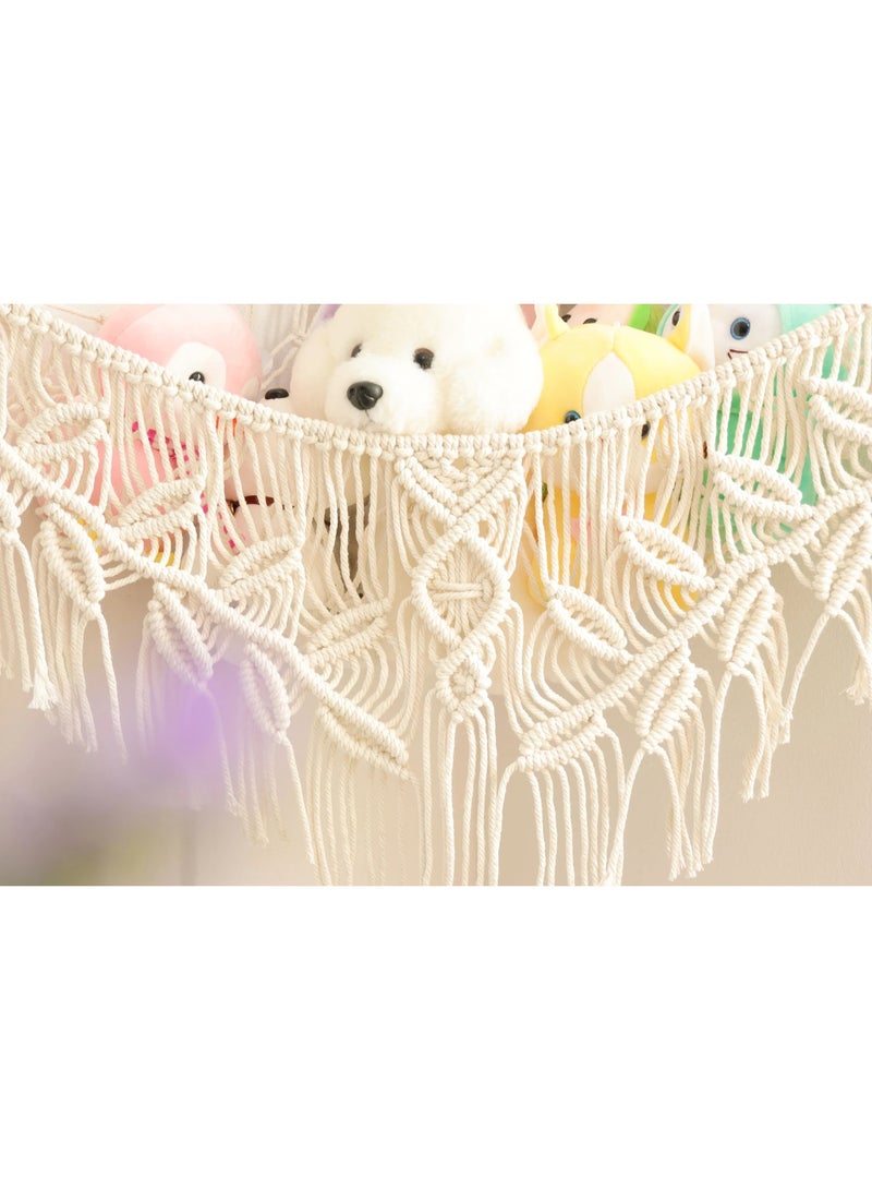 انتيكيانو سرير ألعاب يدوي مصنوع بعناية من خيوط القطن الطبيعي بأسلوب مكرمي أنيق، يمنح طفلك مساحة دافئة وآمنة للعب أو الاسترخاء. تصميمه البوهيمي العصري يضفي لمسة فنية مميزة على غرفة الطفل، ويمكن تعليقه بسهولة في الزاوية أو فوق بساط اللعب. مثالي لتوفير ركن هادئ أو زاوية قراءة حالمة. - Image 3